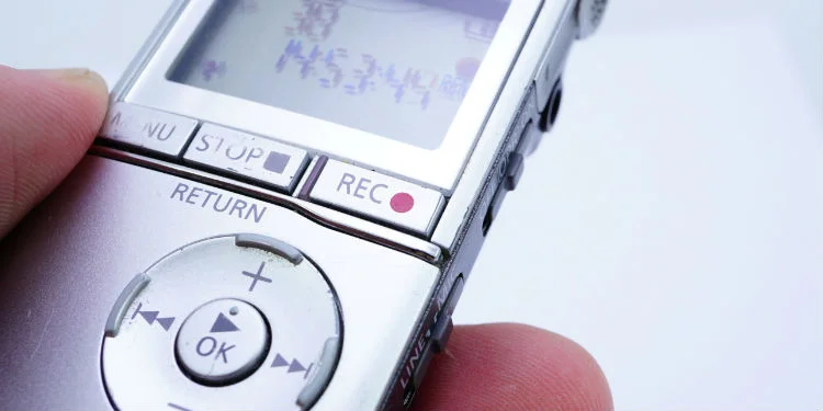 CHOOSE A DIGITAL VOICE RECORDER